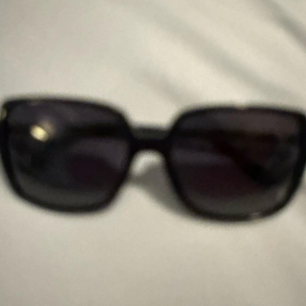 Michael Kors Sun Glasses with case. - Picture 6 of 6